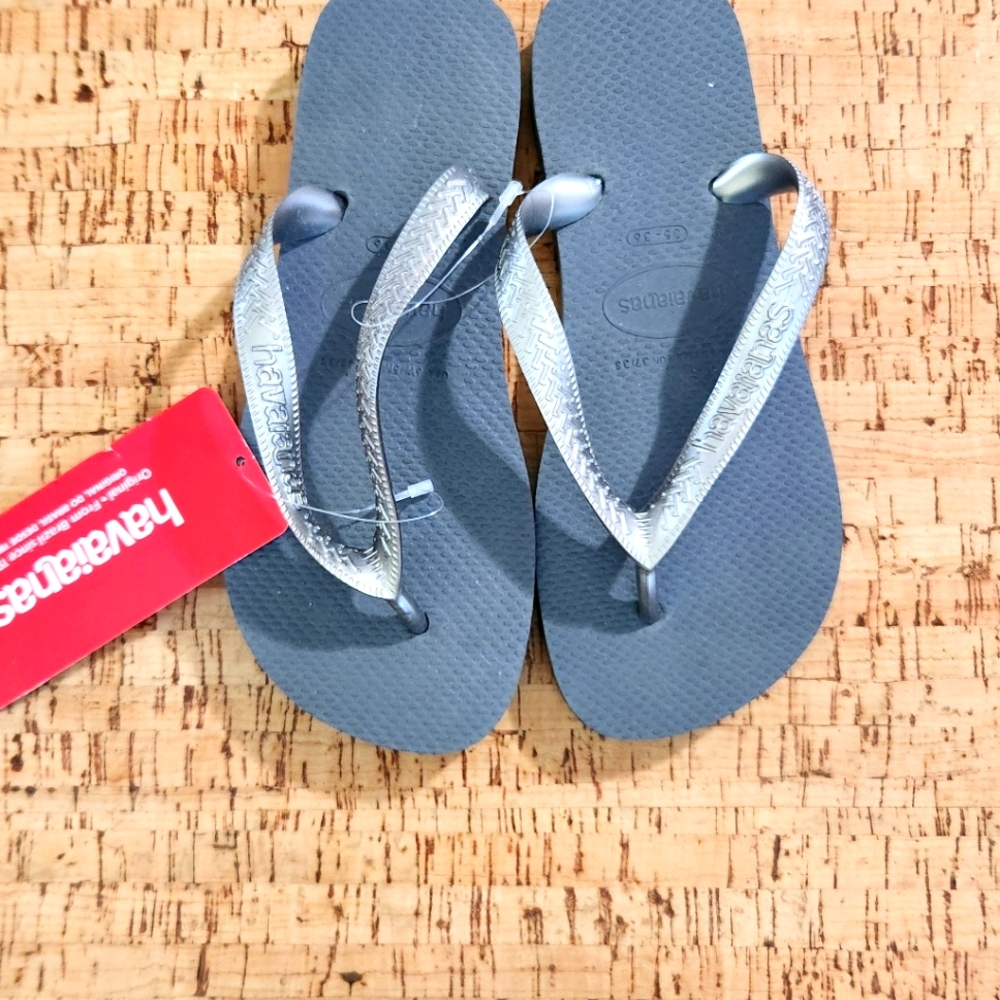 Havaianas NWT silver size 6 flip flops